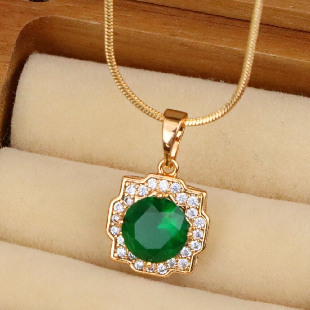 "Green Round-Cut Pendant with Halo in Rose Gold, XPPT1634